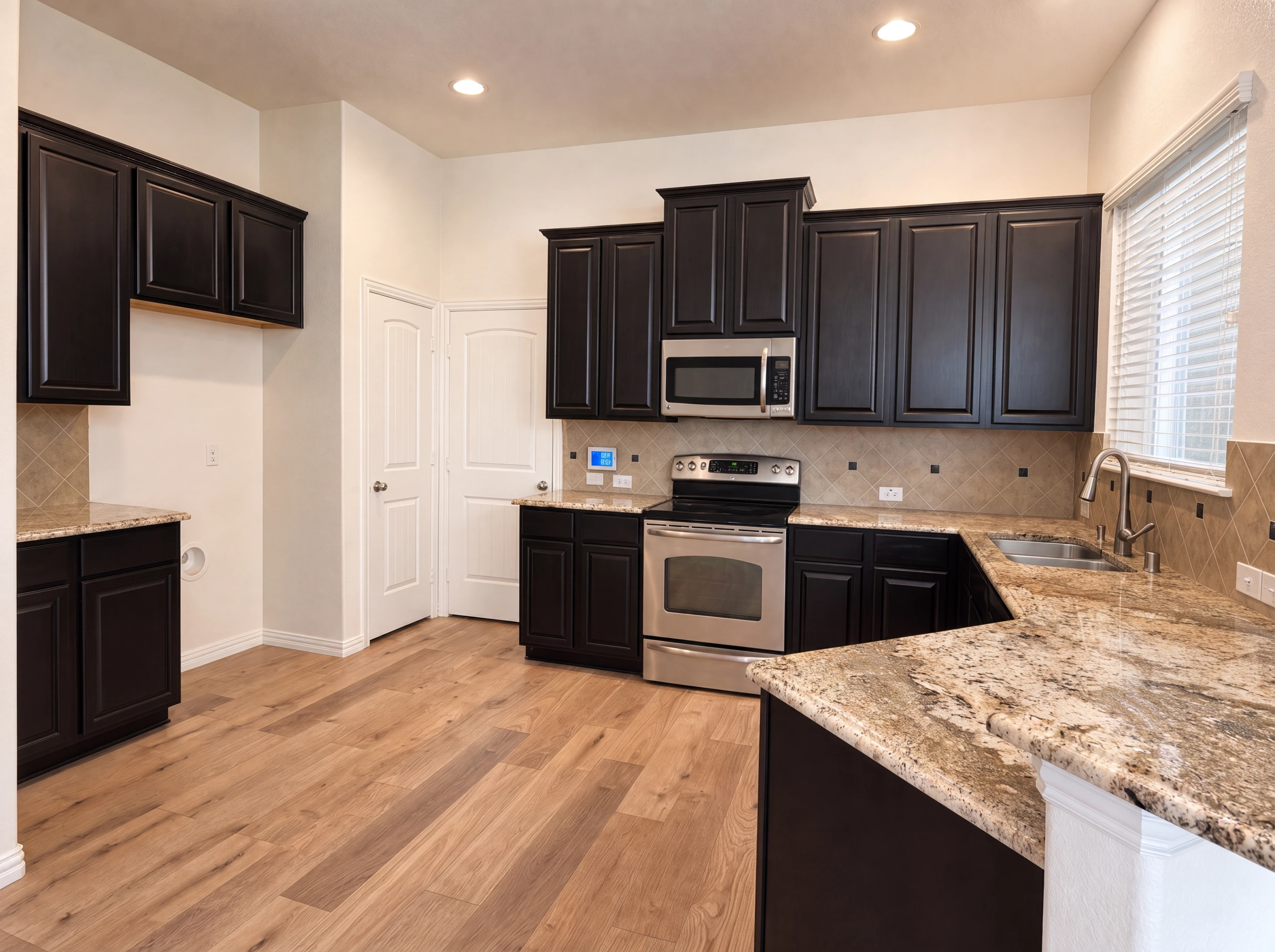 Kitchen, alternate angle